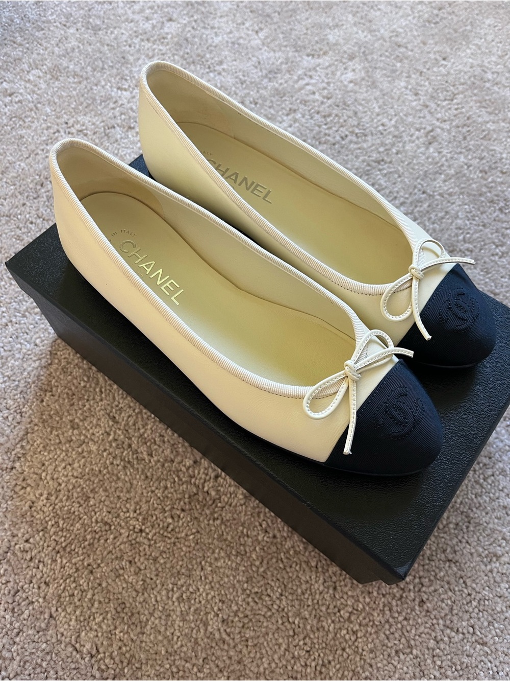 Chanel Authentic Ivory Ballet Flats Size 39 - Picture 11 of 15